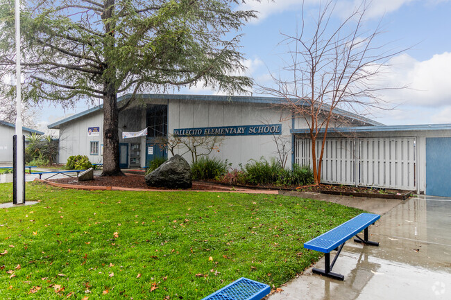 Vallecito Elementary School has a spacious campus in San Rafael