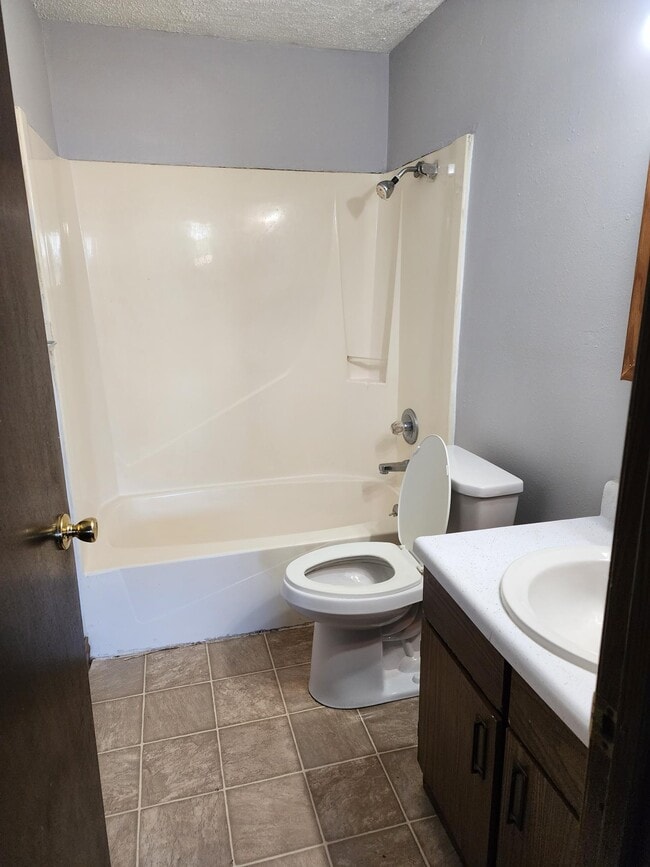 507 Rosemere Ln unit 2, Maquoketa, IA 52060 - photo 7