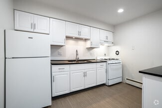 1099 Maiden Ln, Ann Arbor, MI 48105