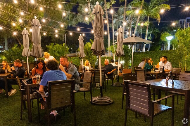 Tap 42 is a great spot for typical American food in Midtown.