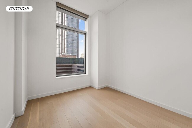 3 Ct Square W, Queens, NY 11101 - photo 4