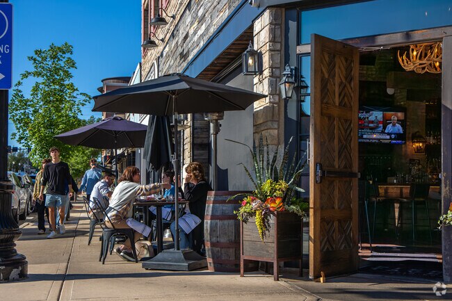 Summerhill Park residents can head to Pierce Tavern in nearby Downtown Downers Grove.