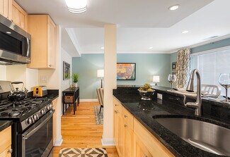 17 Thornton Rd Unit 1, Chestnut Hill, MA 02467