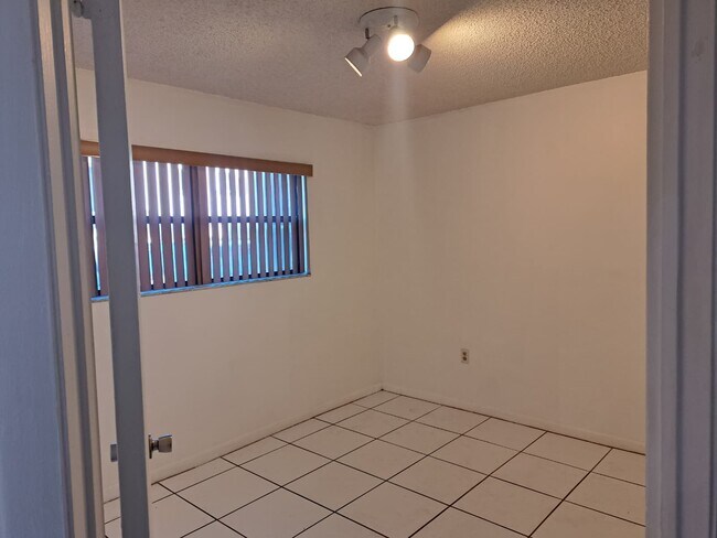5525 W 26th Ct unit 102, Hialeah, FL 33016 - photo 7