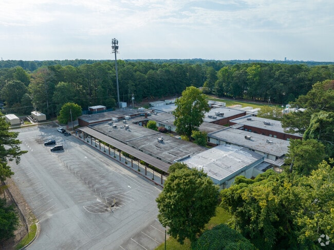 Eastvalley Elementary School gets an A- on Niche.