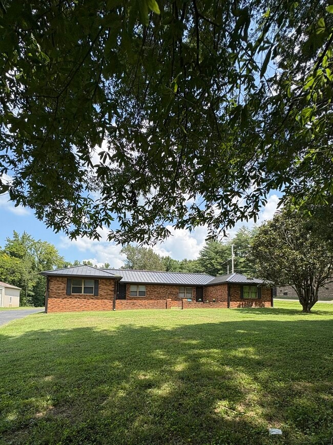 5030 Benton Rd, Paducah, KY 42003