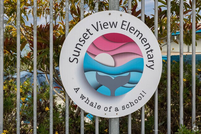 Sunset View Elementary School serves Sunset Cliffs students from kindergarten to 4th grade.