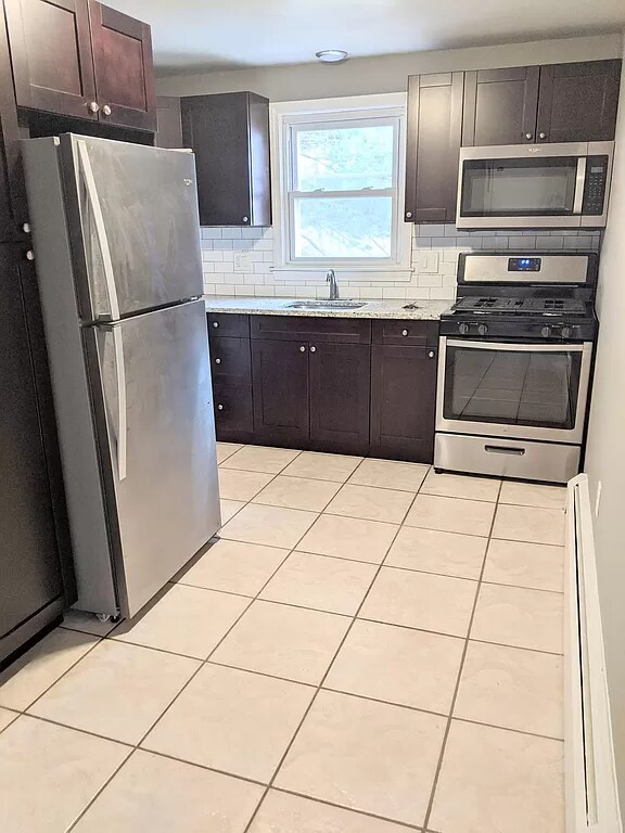 41 Gould Dr unit C, East Hartford, CT 06118 - photo 2