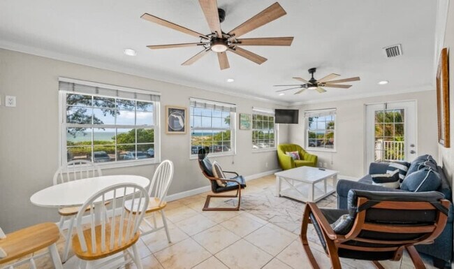 100 7th St S unit ID1366639P, Bradenton Beach, FL 34217 - photo 5