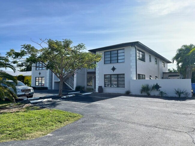 608 SE 46th Ln, Cape Coral, FL 33904 - photo 2