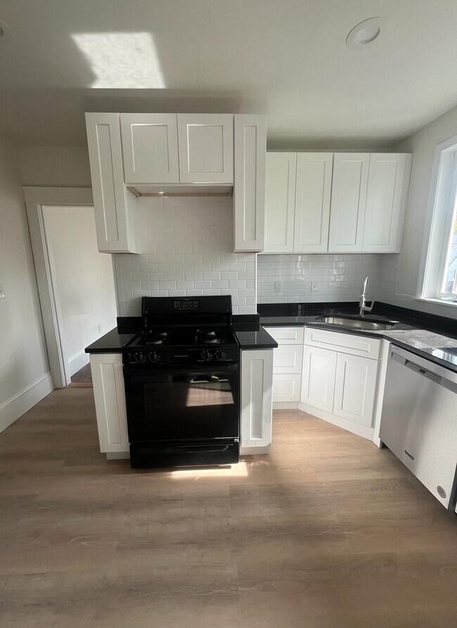 171 Bluff Ave unit 2, Cranston, RI 02905 - photo 5