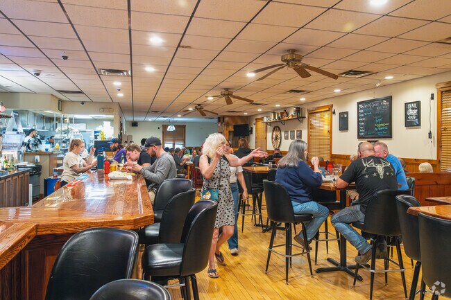 Head to the nearby Trail Inn for a night out at a lively pub, just minutes from Grimesville.