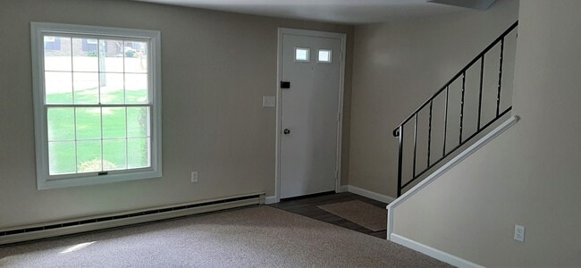 Living Room pic #2