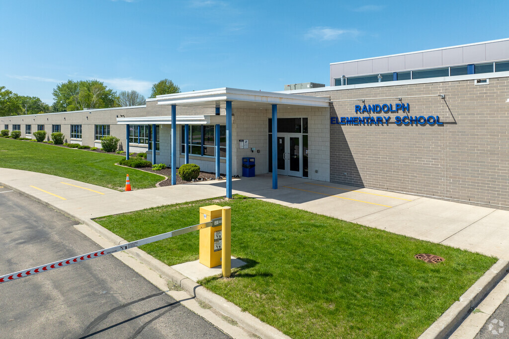 Randolph Elementary School in Randolph, WI scores an overall B- rating according to Niche.