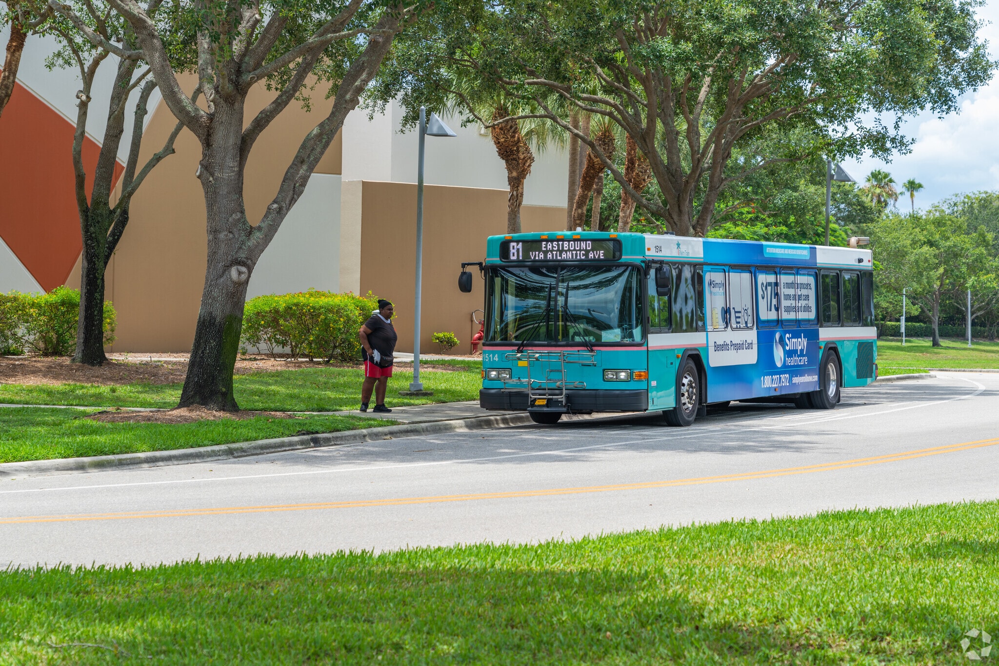 Get around easily with bus transport in the Villages of Oriole.