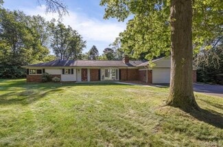 6068 Glyndebourne Dr, Troy, MI 48098