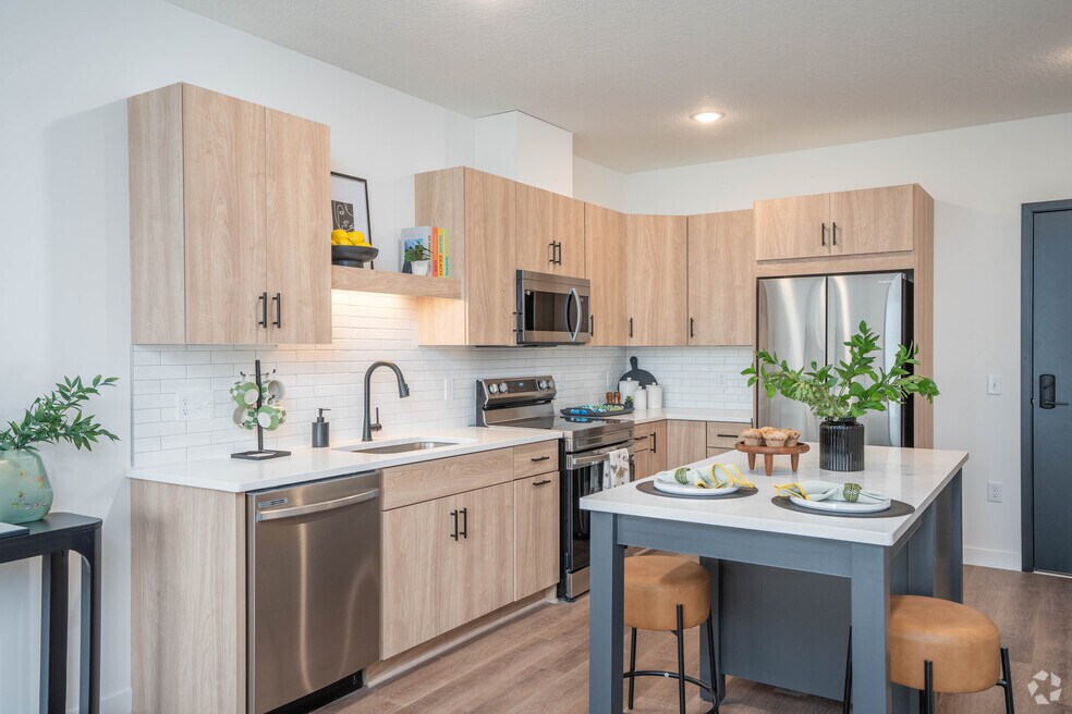 Vale, Minnetonka, MN 55305 - photo 1