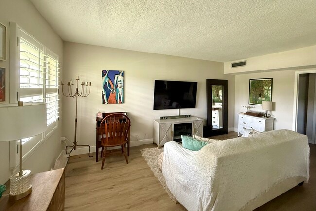 2873 S Osceola Ave unit Pineloch Lake Condos, Orlando, FL 32806 - photo 4