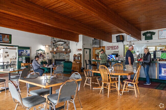Quinault Internet Cafe is a few miles out of Neilton and serves breakfast, coffee and snacks.