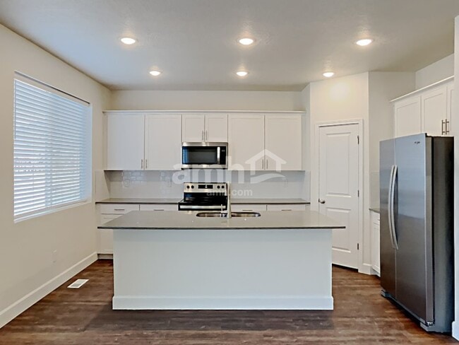 2431 E Frontier St, Eagle Mountain, UT 84005 - photo 3