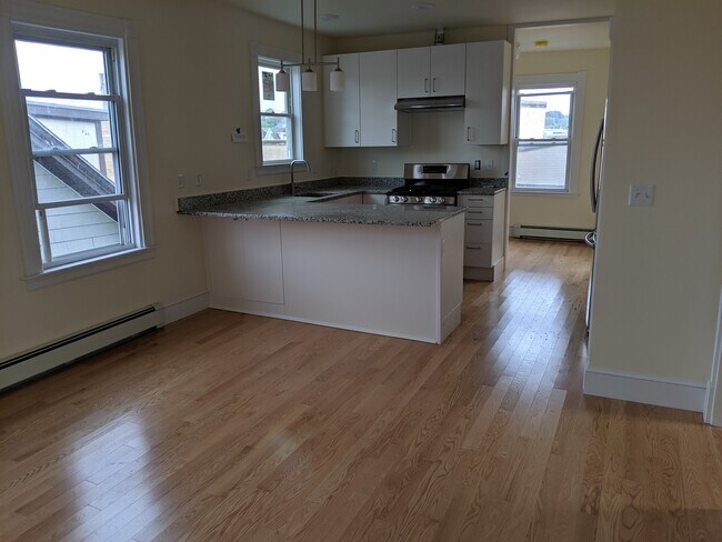 22 Leland St unit 3, Somerville, MA 02143 - photo 6