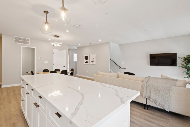 Euclid (Furnished Rooms), Washington, DC 20001 - photo 4