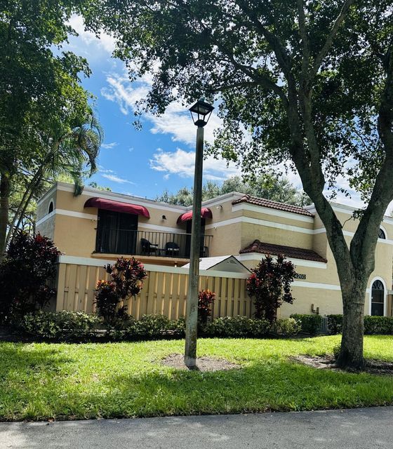 4260 Village Dr, Delray Beach, FL 33445
