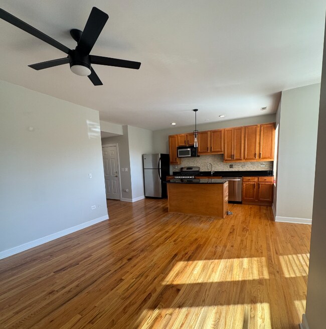 3708 W Ainslie St unit 3, Chicago, IL 60625 - photo 2