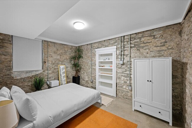 2 Hust Aly unit ID1303117P, Cincinnati, OH 45202 - photo 5