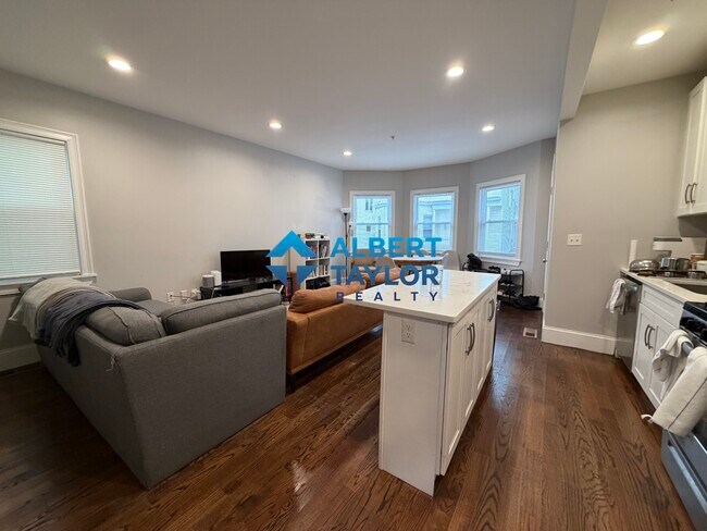 29 Darling St unit 1, Roxbury Crossing, MA 02120 - photo 2