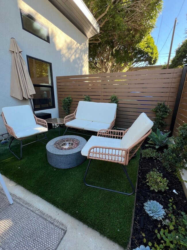 233 Ashland Ave unit I, Santa Monica, CA 90405 - photo 6