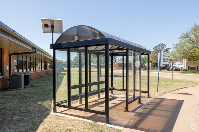 Altus Primary School serves about 500 students in grades 1-2.