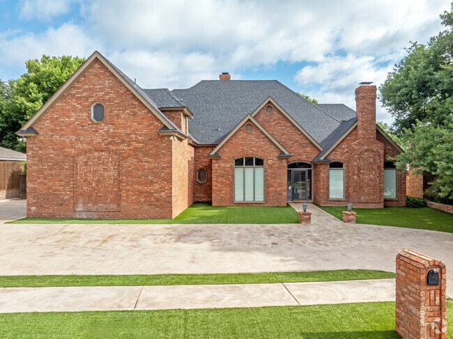 Many five bedroom homes in Kingsgate are priced around $600,000.