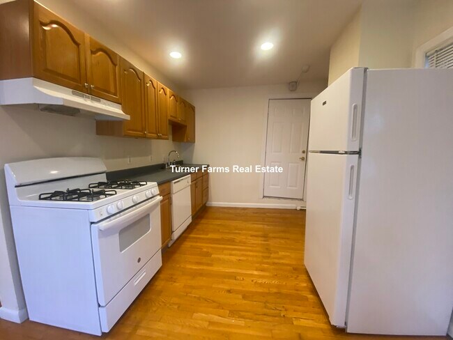 14 Alberta Terrace unit 2, Cambridge, MA 02140 - photo 4