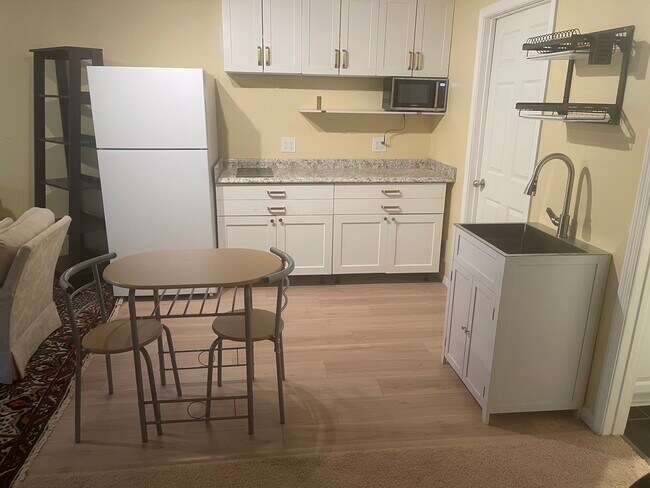 3904 Everest Ln N unit Basement Suite 1br, Plymouth, MN 55446 - photo 6