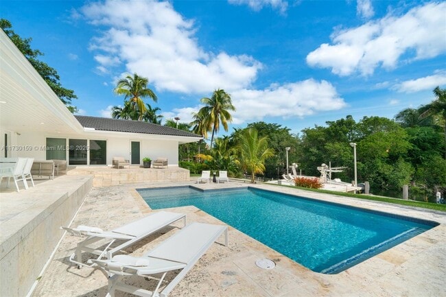 7155 Los Pinos Blvd, Coral Gables, FL 33143 - photo 4