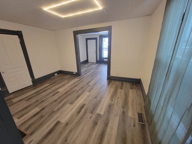 607 Manchester St unit 607 Manchster, Lansing, MI 48906 - photo 3
