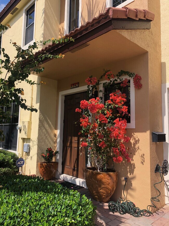 1747 NE 12th St, Fort Lauderdale, FL 33304