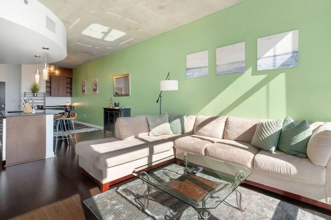 1325 Stout St unit ID1013123P, Denver, CO 80202 - photo 2