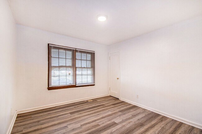 1711 Nemnich Rd, St. Louis, MO 63136 - photo 6