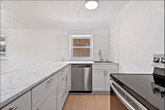 270 Beverly Rd unit 1, Pittsburgh, PA 15216 - photo 3