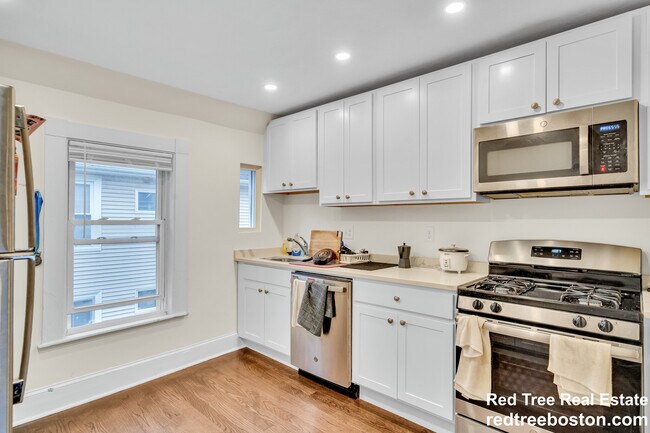 26 John St unit 3, Newton Center, MA 02459 - photo 5