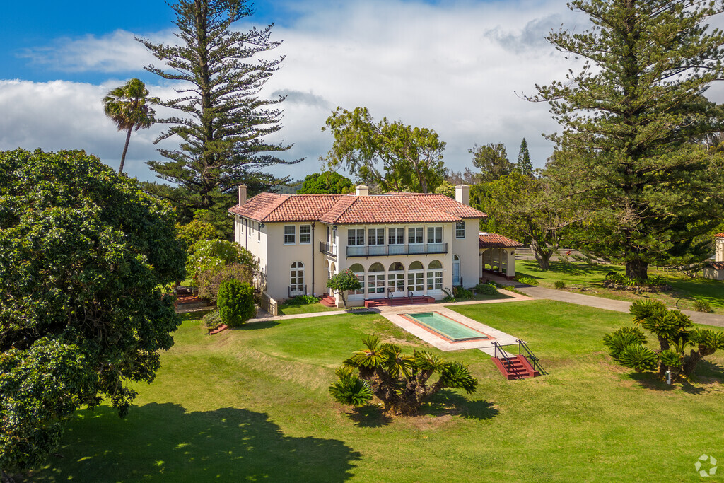 Montessori School of Maui serves students ages 18 months to 14 years old.