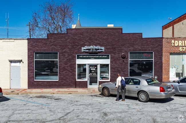 Colonial Hills residents frequent Thumbs Up Diner, a beloved breakfast spot in nearby Downtown East Point.