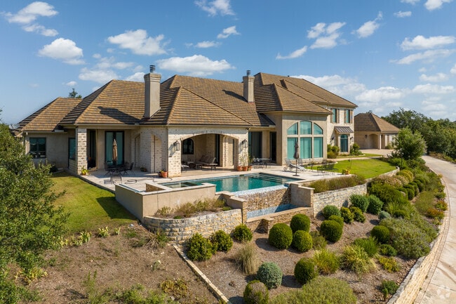 Many luxury and spacious homes are found in Northwest Side.