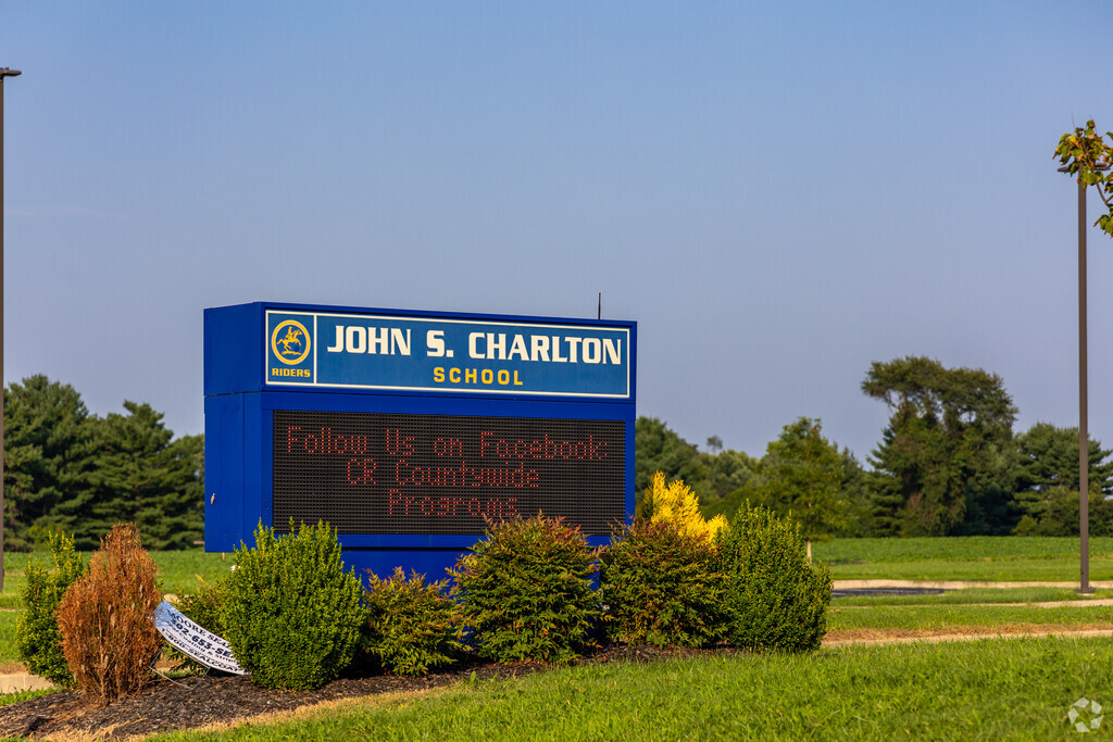 John S. Charlton School has a great student teacher ratio of 6 to 1.