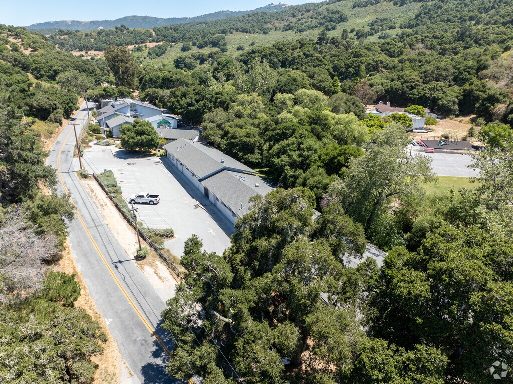Corral de Tierra's Washington Elementary offers a vibrant learning environment for children.
