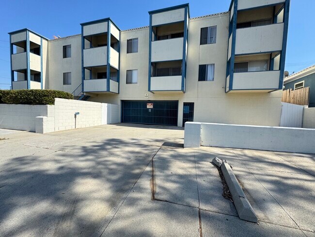 5858 S Pacific Coast Hwy unit 10, Redondo Beach, CA 90277 - photo 2