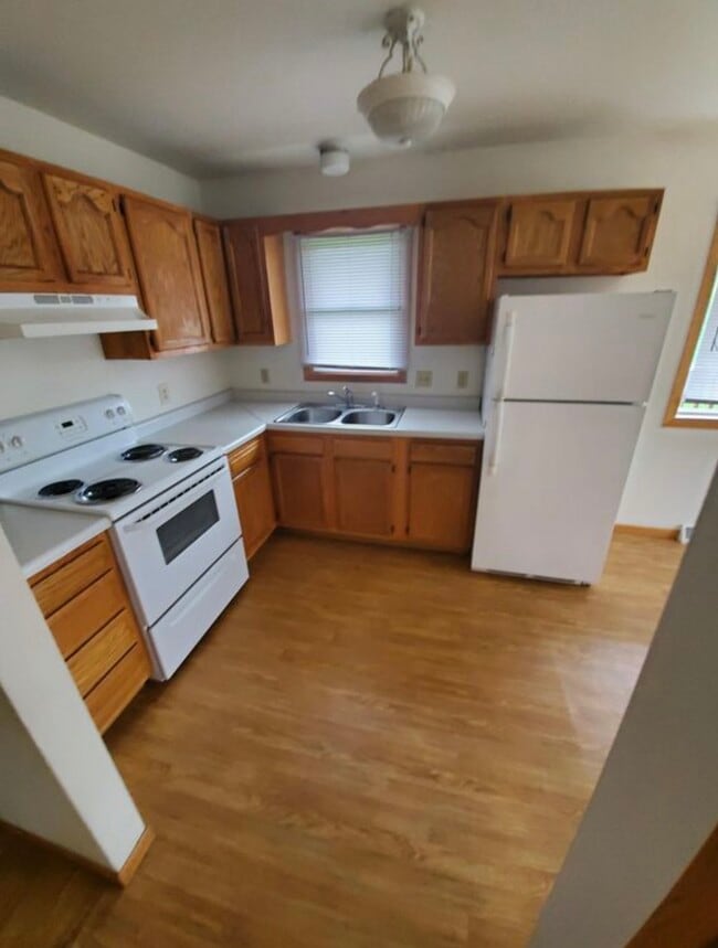 3511 29th Ct S unit Upper Unit Duplex, La Crosse, WI 54601 - photo 6