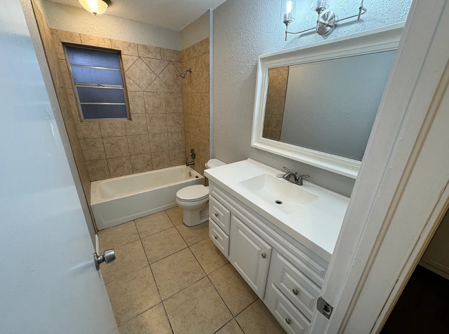 8801 Cedar Ln, Oklahoma City, OK 73110 - photo 5